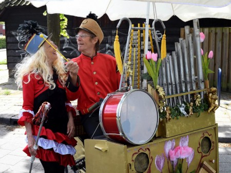 meespelen met het orgel